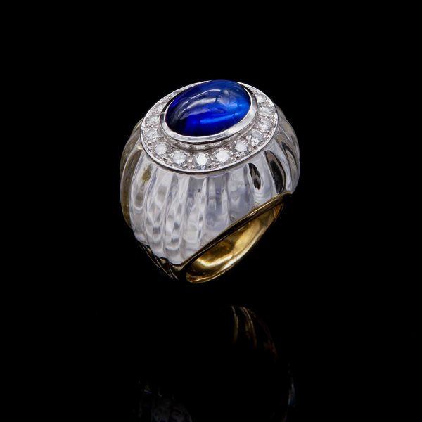 Lot 065 Yellow and white gold ring with engraved rock crystal and tanzanite