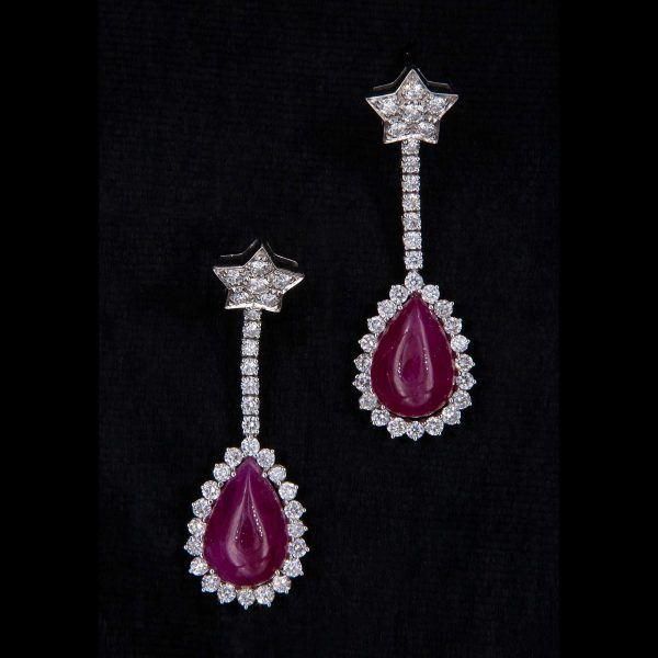 Lot 083 Dangling earrings with a star, made of white gold, diamonds and rubies