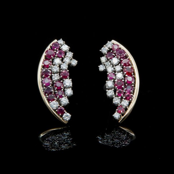 Lot 084 Yellow gold earrings with rubies and diamonds