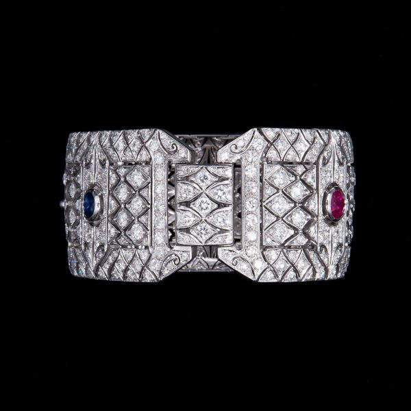Lot 085 White gold bracelet with a ruby, diamonds and two sapphires