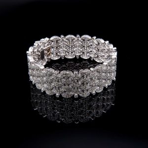 Lot 086 White gold and diamond bracelet