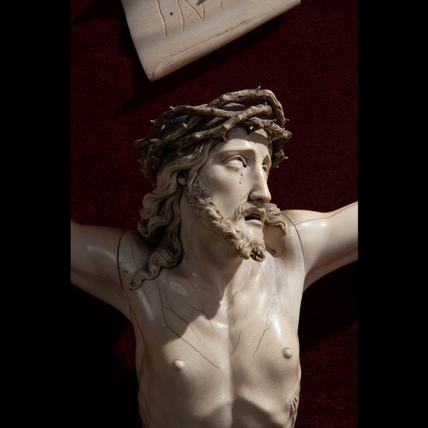 Lot 016 - Ivory Christ, Italy or Spain 19th century