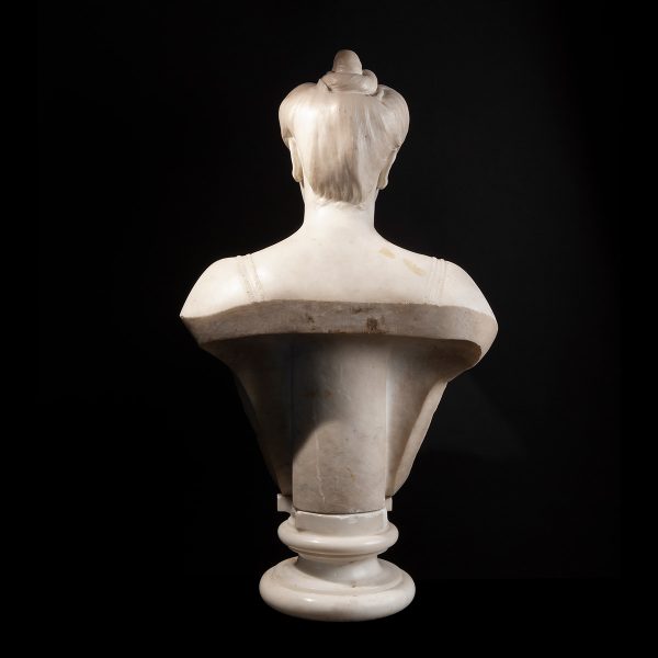 Lot 053 - Pietro Capurro (Novi Ligure 1856 - 1931), Marble sculpture depicting a gentlewoman
