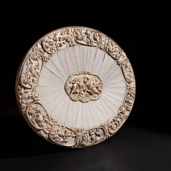 Lot 063 - Large oval ivory dish, Germany first half of the 19th century