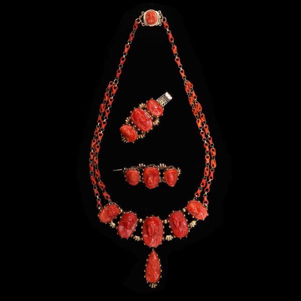Lot 101 Yellow gold and coral parure
