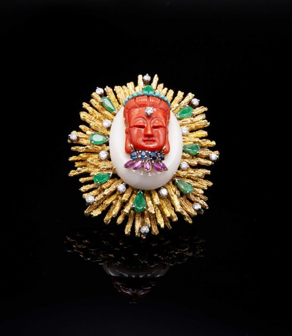 Lot 108 Yellow gold brooch with agate, coral and precious stones