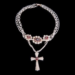 Lot 011 Antique Victorian necklace in micro pearls and diamonds