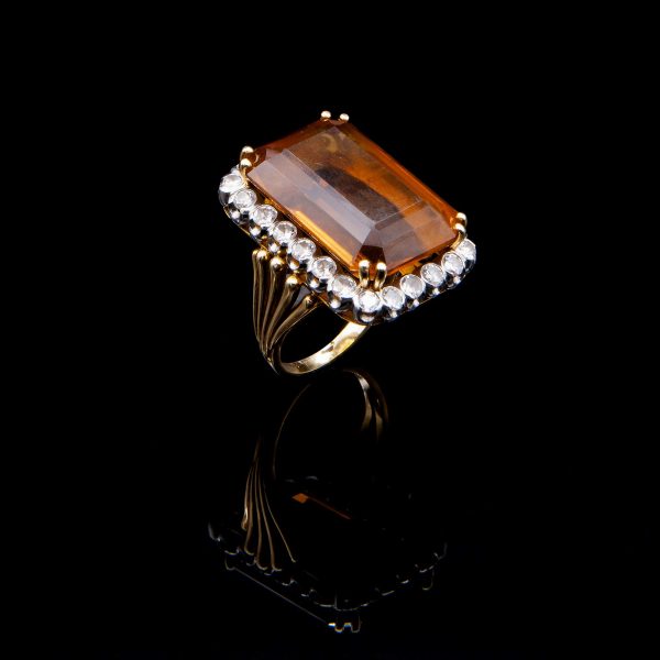 Lot 118 Yellow and white gold ring, with large quartz and diamonds