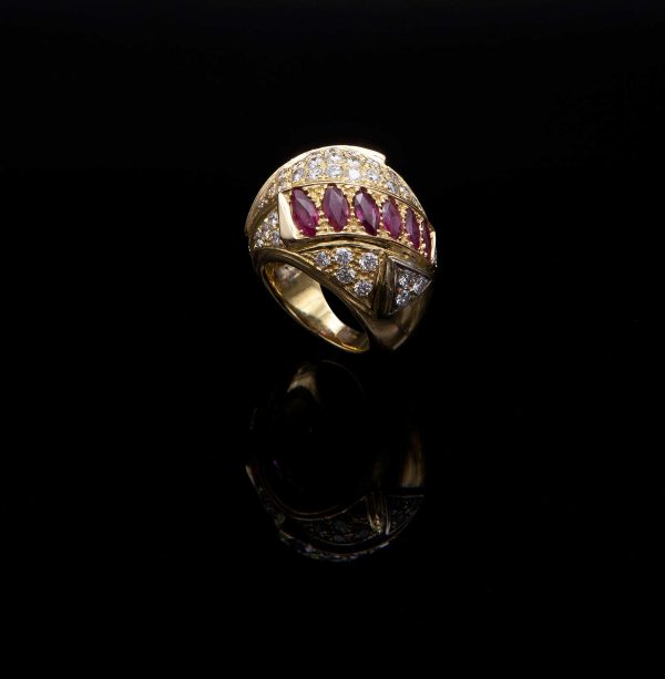 Lot 121 Yellow gold ring, with diamonds and rubies
