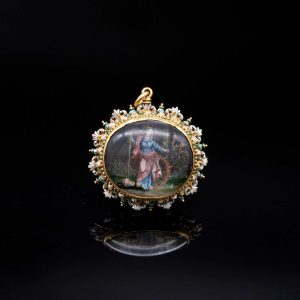 Lot 132 Antique gold pendant with enamels, miniatures and rock crystal