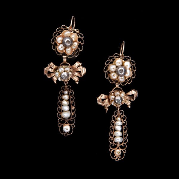 Lot 017 Yellow gold Earrings with pearls and diamonds