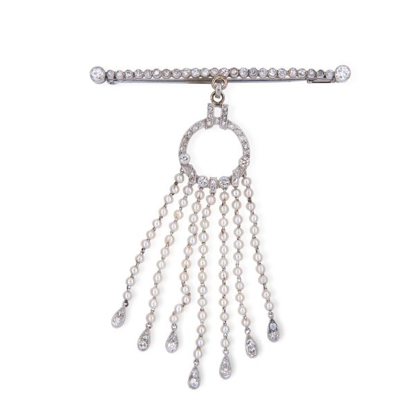 Lot 040 White gold bar brooch with a cultured pearl pendant