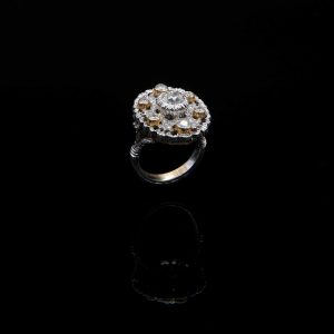 Lot 045 White gold and diamond ring