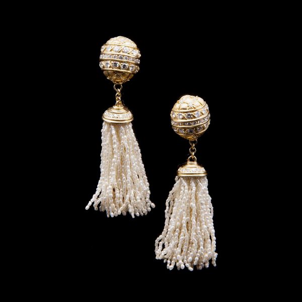 Lot 047 Yellow gold dangle earrings, with micro pearled tufts
