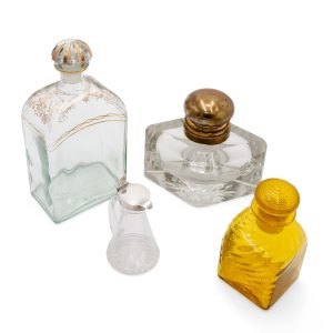 Lot 048 - Set of elegant glass bottles