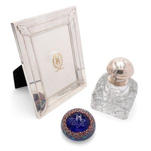 Lot 056 - Desk set in silver and Murano glass