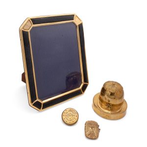 Lot 069 - Desk set composed of a photo frame, an inkwell and two Vesta Case